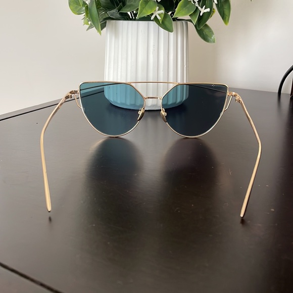 Sunglasses - Picture 3 of 7